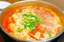 Nấu canh cà chua trứng bị tanh, trứng vón cục? Chỉ cần thêm 1 bước nhỏ, bát canh đẹp mắt như ngoài hàng