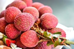 Ăn vải có thật sự gây nóng, nổi mụn? Sự thật phía sau loại quả 'gây nghiện' mỗi mùa hè