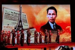 Xúc động chương trình nghệ thuật tái hiện hành trình Bác Hồ ra đi tìm đường cứu nước