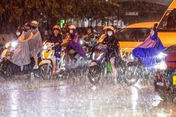 Miền Bắc đón không khí lạnh cuối mùa, trời chuyển mưa lớn