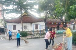 Xã Đan Phượng đồng loạt ra quân vệ sinh môi trường