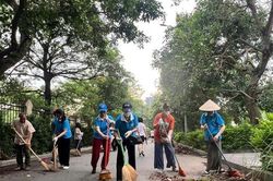 Phường Phú Diễn ra quân làm sạch môi trường