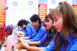 Tập huấn, hỗ trợ thực hiện dịch vụ công trực tuyến cho đoàn viên trên địa bàn xã Quang Minh