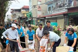 Phú Lương ra quân vệ sinh môi trường hưởng ứng Ngày Môi trường Thế giới
