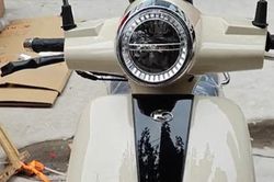Xe ga 150cc giá khoảng 50 triệu đồng gây chú ý nhờ thiết kế cổ điển, loạt trang bị an toàn đáng giá, sánh ngang SH 160i, xịn, rẻ hơn SH Mode