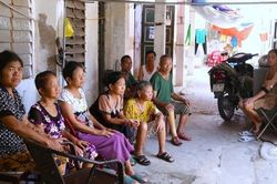 Xóm chạy thận quay quắt trong nắng nóng hơn 40 độ C