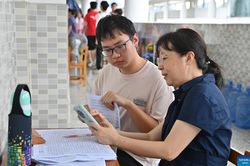 Trung Quốc cảnh báo tình trạng 'AI dự đoán đề thi đại học'