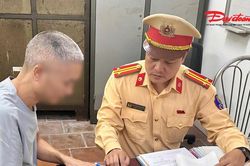 Hà Nội: Xử phạt tài xế xe tải làm rơi vãi bùn đất trên đường Võ Chí Công