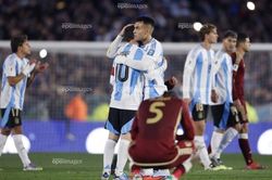 Messi không ra sân, đương kim vô địch Argentina gửi lời cảnh báo