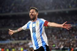 Messi sắp làm điều Maradona chưa từng làm được