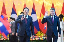 Thủ tướng Lê Minh Hưng chủ trì lễ đón chính thức Thủ tướng Lào Sonexay Siphandone