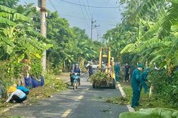 Phường Sơn Tây phát động phong trào thi đua bảo vệ môi trường, trao quà an sinh