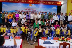 'Thắp sáng những ước mơ' cho hơn 200 trẻ em khó khăn ở Trà My