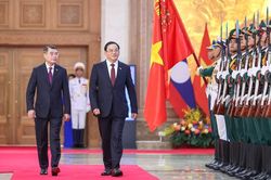 Thủ tướng Lê Minh Hưng chủ trì lễ đón chính thức Thủ tướng CHDCND Lào