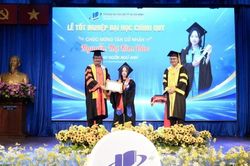 Hiệu trưởng Trường đại học Mở khuyên tân cử nhân luôn tự học để cập nhật kiến thức mới