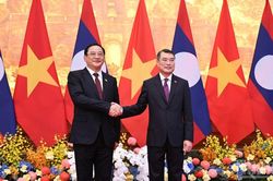 [Ảnh] Thủ tướng Lê Minh Hưng chủ trì lễ đón Thủ tướng nước Cộng hòa Dân chủ Nhân dân Lào Sonexay Siphandone và Phu nhân