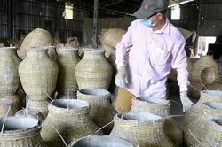 Làng nghề đan lát Thái Mỹ bền bỉ với sản xuất xanh