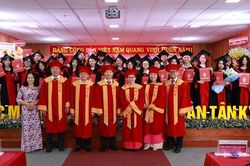 Từ ngã rẽ học tập đến danh hiệu thủ khoa