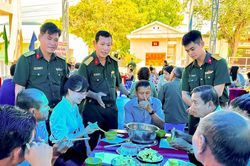 'Bữa cơm nghĩa tình quân - dân' tại Đặc khu Côn Đảo