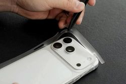 [GALLERY] Ốp lưng quen thuộc có thể khiến điện thoại nhanh hỏng pin