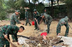 Quảng Ninh: Tuổi trẻ các đơn vị trên đảo Trần ra quân làm sạch biển