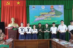 Trao yêu thương, gửi gắm niềm tin đến học sinh xã đảo Thạnh An