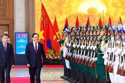 Thủ tướng Lê Minh Hưng chủ trì lễ đón Thủ tướng Lào Sonexay Siphandone