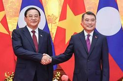 Việt Nam - Lào ưu tiên thúc đẩy kết nối hạ tầng cứng và hạ tầng mềm