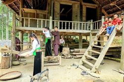 Giải mã 9 bậc cầu thang của người Mường