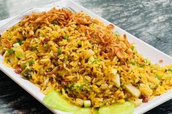 Người đàn ông xuất hiện triệu chứng bất thường sau khi ăn cơm rang