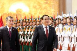 Thủ tướng Lê Minh Hưng chủ trì lễ đón Thủ tướng Lào