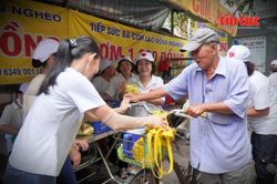 Quán cơm 1.000 đồng tiếp sức người nghèo ở TP Hồ Chí Minh