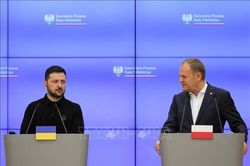 Quan chức Ba Lan và Ukraine gặp nhau do căng thẳng vì tên đơn vị quân sự