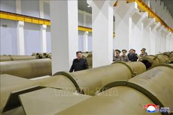 &Ocirc;ng Kim Jong Un chỉ đạo tăng năng lực sản xuất t&ecirc;n lửa đạn đạo v&agrave; t&ecirc;n lửa h&agrave;nh tr&igrave;nh
