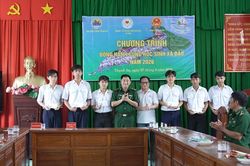 Bộ đội Biên phòng TP Hồ Chí Minh đồng hành cùng học sinh xã đảo Thạnh An