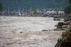 Trung Quốc kích hoạt cơ chế ứng phó khẩn cấp lũ lụt tại 6 địa phương