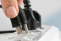 Những thiết bị điện cần rút phích cắm ngay trước khi đi du lịch hè