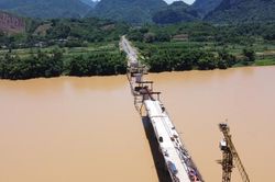 Cầu vượt sông Mã hơn 200 tỷ đồng khó về đích đúng hẹn vì vướng giải phóng tài sản công