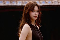 Tiểu Vy đẹp dịu dàng khi trở về Hội An