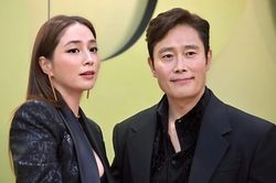 Khoảnh khắc hạnh phúc của Lee Byung Hun và vợ con