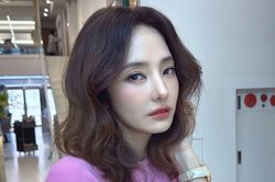 Han Chae Young đăng ảnh kỷ niệm 19 năm ngày cưới, ngầm xóa tan tin đồn về sức khỏe