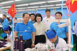 Công nhân Công ty Sakurai Việt Nam thi tay nghề may giỏi