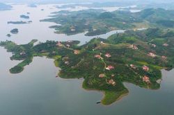 Hồ Cấm Sơn