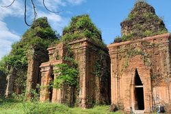 Bảo tồn tháp Chăm trước thách thức muối hóa