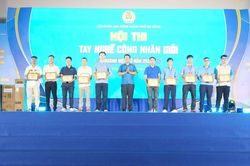 Trao giải Hội thi tay nghề công nhân giỏi ngành điện tử