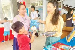 Sôi nổi Lễ hội Sách tranh thiếu nhi Việt Nam