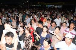 'Biển người' đổ về Lễ hội Trái cây Đồng Tháp lần thứ I