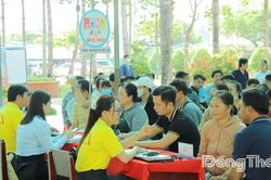Nhiều thông tin bổ ích trong Phiên giao dịch việc làm tại xã Phong Hòa