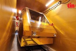 Hà Nội: Cận cảnh tàu điện không người lái dát vàng và giải pháp xây metro giá rẻ