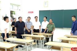 Đồng chí Phó Bí thư Tỉnh ủy, Chủ tịch Ủy ban MTTQ Việt Nam tỉnh kiểm tra công tác chuẩn bị Kỳ thi tốt nghiệp THPT năm 2026 tại Chiềng Khương, Mường Lầm, Sông Mã